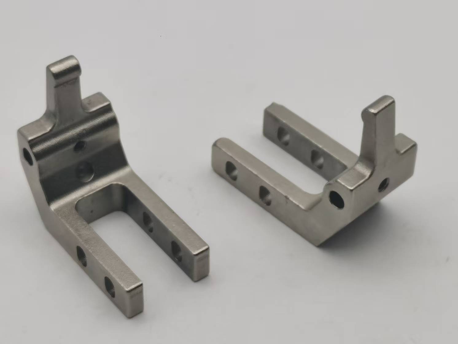 Dźwignia obrotowa automatycznego włączania ze stali stopowej odlewanej metodą inwestycyjną